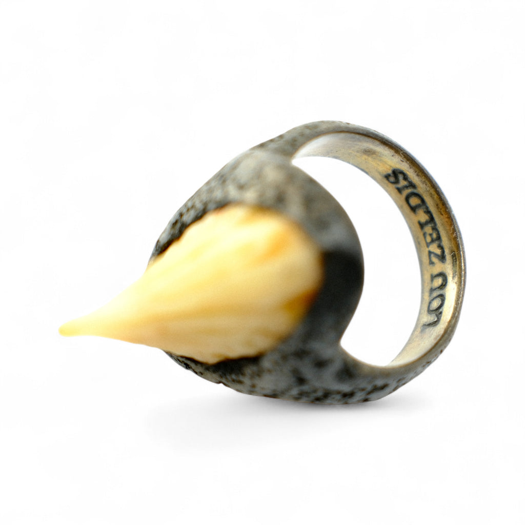 Lou Zeldis Sterling Silver & Bali Shell Ring – The Girl with the Dragon Tattoo (2011)